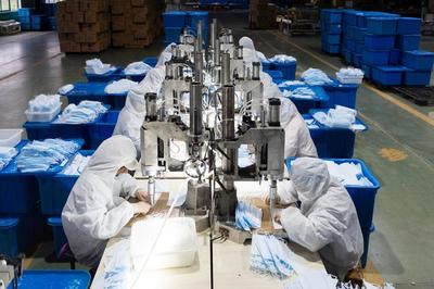 湖北襄陽(yáng) 增產(chǎn)轉(zhuǎn)產(chǎn)防疫物資全力助防控 母嬰用品銷售保民生